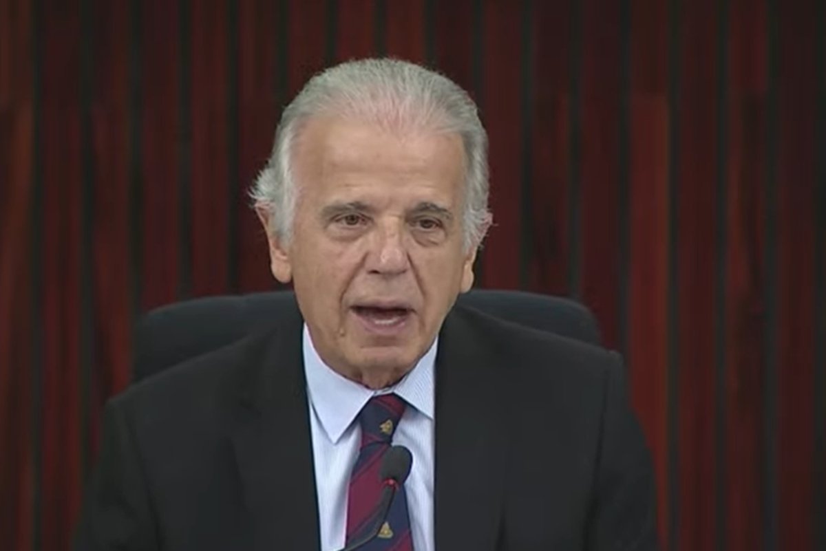 No TSE, Múcio coloca Forças Armadas à disposição das Eleições 2024