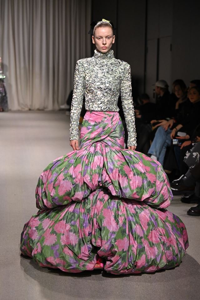 Versace Spring 2021 Ready-to-Wear Collection  Moda de alta custura, Moda  de passarela, Semana da moda de milão