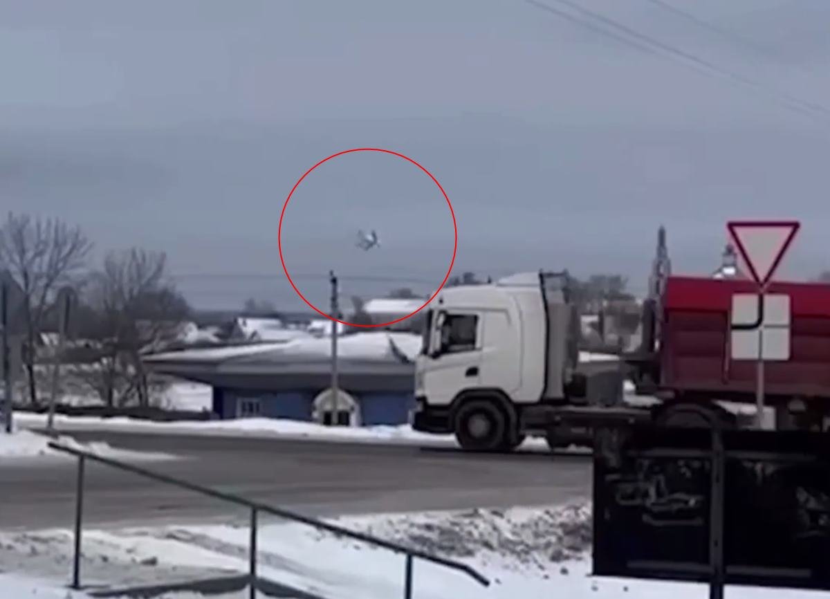 Veja o momento da queda de avião militar russo que deixou 74 mortos