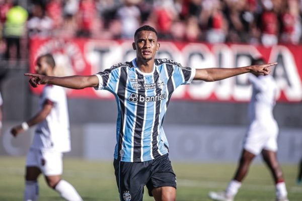 Grêmio supera o Brasil e salta para o terceiro lugar no Gaúcho