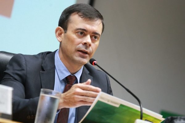 Déficit 0: secretário do Tesouro cita “notícias animadoras” para 2024