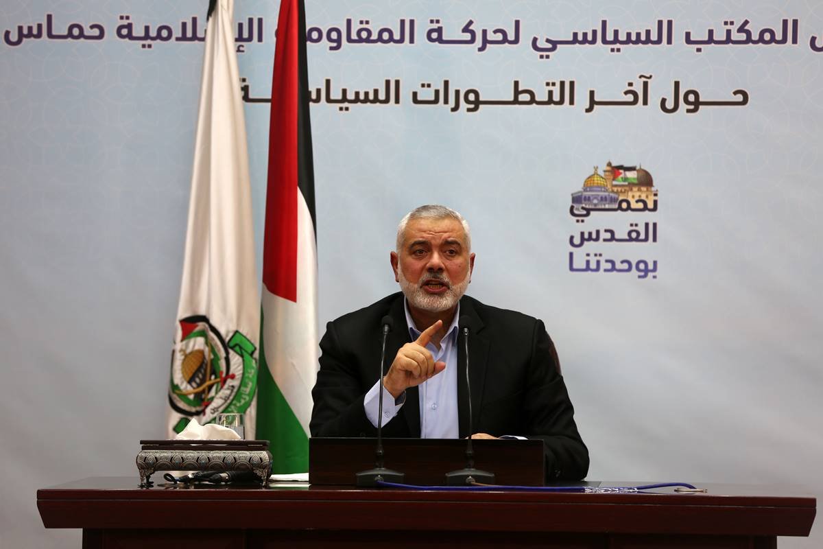 Imagem colorida mostra líder político do Hamas durante uma coletiva de imprensa - Metrópoles