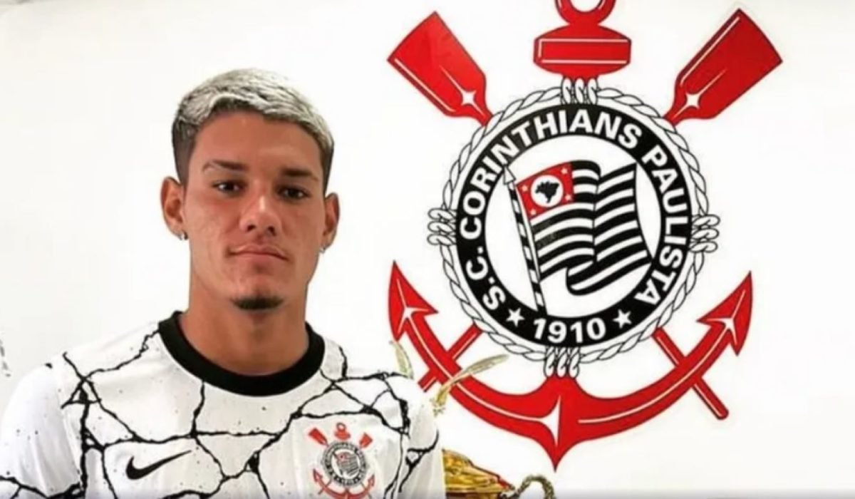 foto colorida do O jogador de futebol Dimas, 18 anos, da categoria sub-20 do Corinthians - Metrópoles