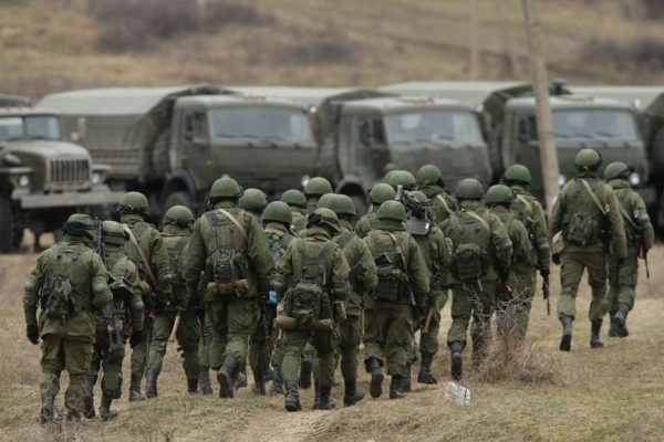 Rússia e Ucrânia trocam prisioneiros, mas números de libertos divergem
