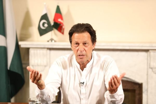 Paquistão condena ex-premiê por vender presentes oficiais