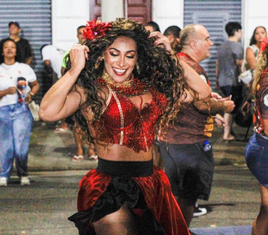 Famosos curtem 2º dia de Carnaval em Salvador. Veja fotos