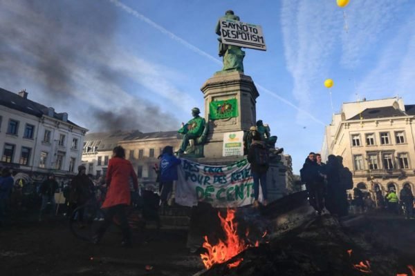imagem colorida protestos de agricultores em bruxelas