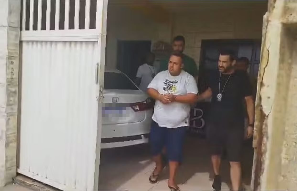 Búfalo, suspeito de chefiar 2 milícias no RJ, é preso em casa de praia