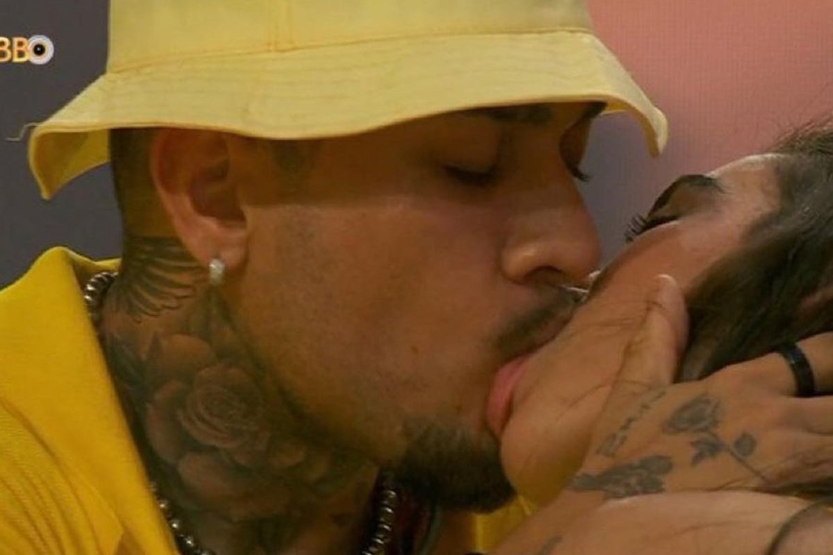 MC Bin Laden e Giovanna Lima deram beijão durante a festa do BBB24 - Metrópoles