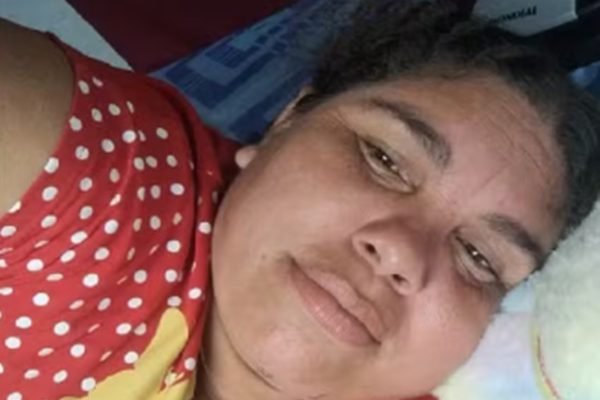 Rosangela Pureza Cavalcante foi internada no hospital para fazer uma cirurgia na clavícula mas teve útero retirado