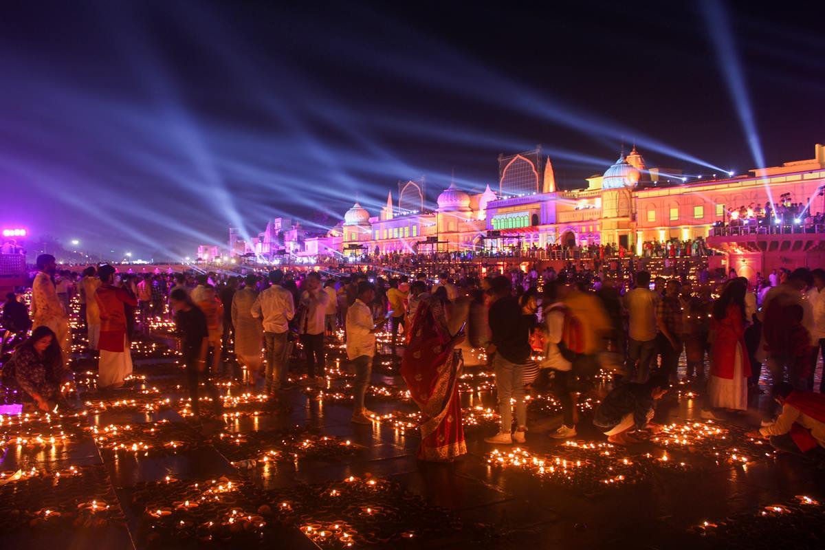 Foto colorida de Ayodhya - Metrópoles