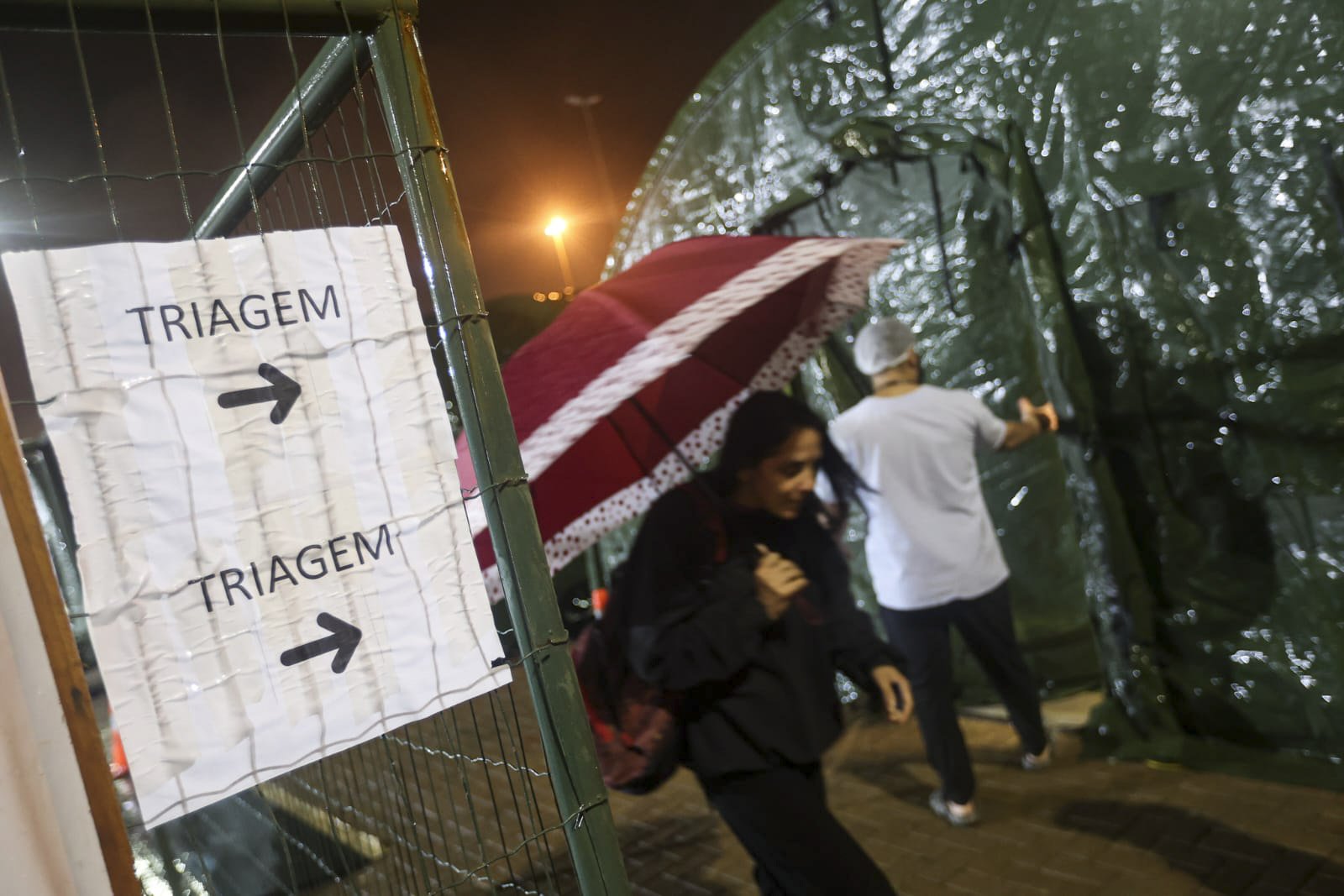 Movimentação de pacientes, funcionários e militares no Hospital de Campanha da Força Aérea Brasileira, para atender pacientes da dengue no DF - metrópoles