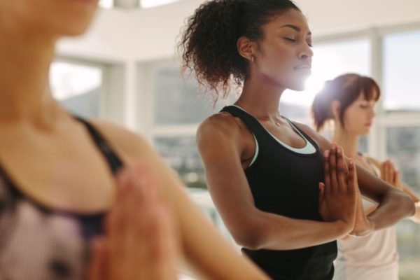 A instrutora de yoga fora do padrão que é fenômeno nas redes sociais, Gente