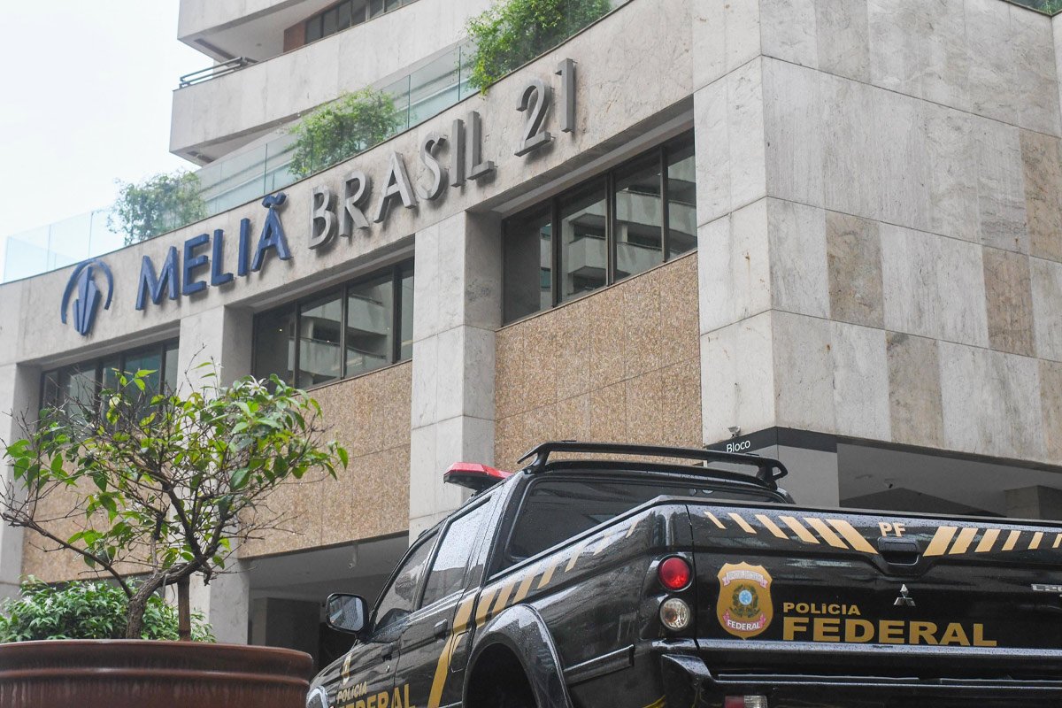 imagem colorida operação da PF sede PL