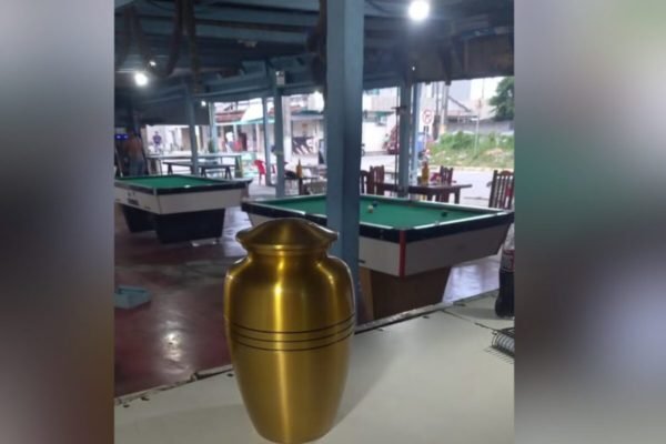 Urna deixada no Bar do Zico, em Itapema
