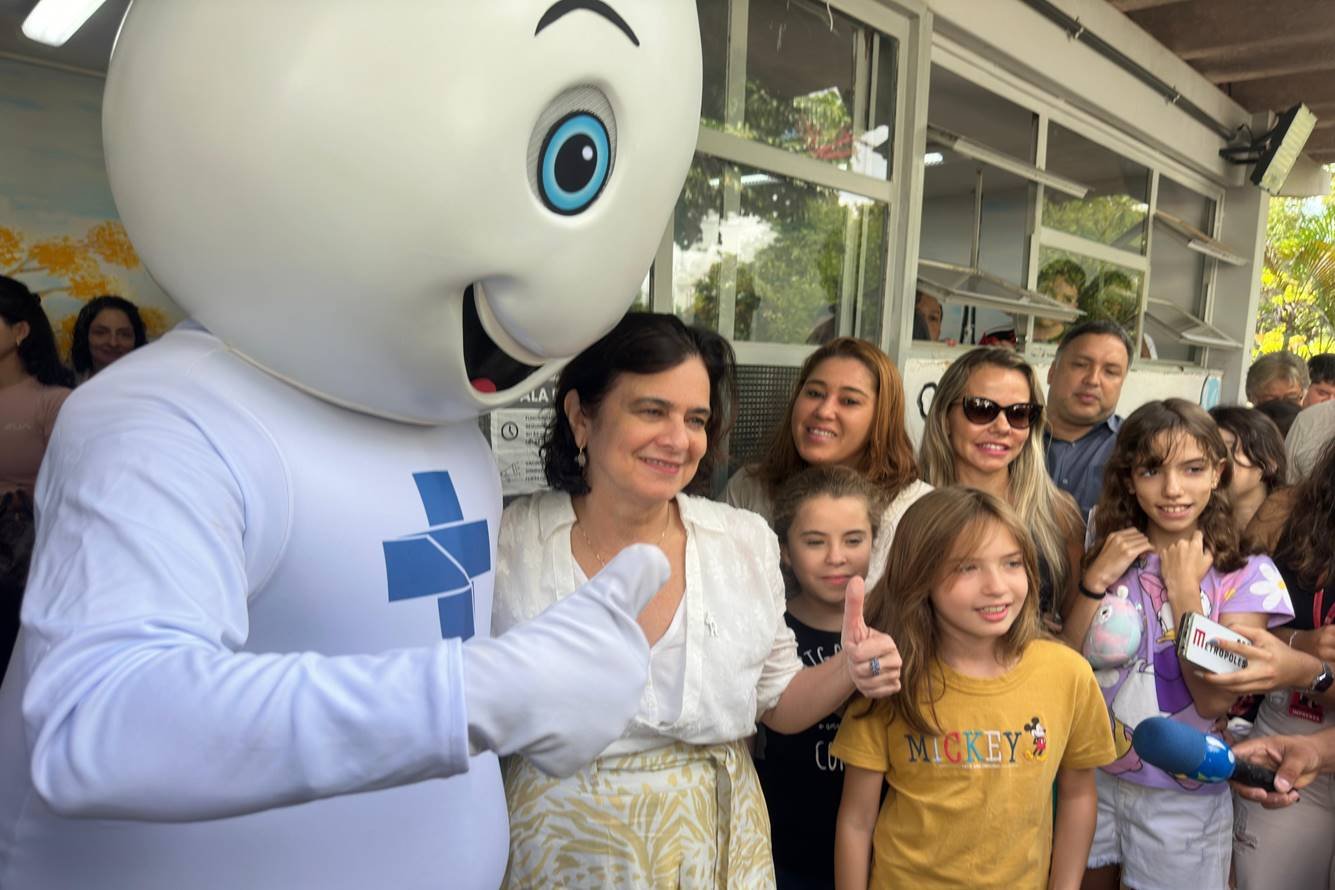 Momento hist&oacute;rico&rdquo;, diz N&iacute;sia sobre vacina&ccedil;&atilde;o contra dengue no DF |  Metr&oacute;poles