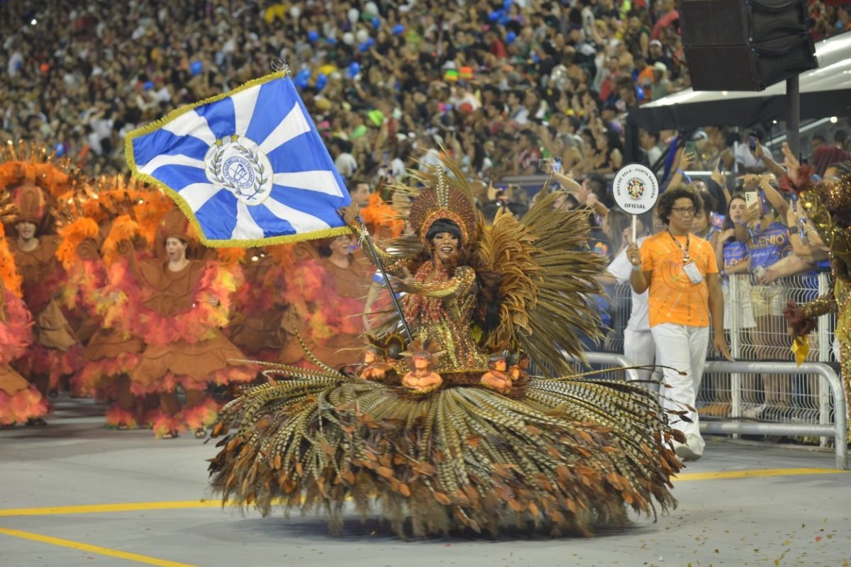 Desfile de escola de samba - Metrópoles