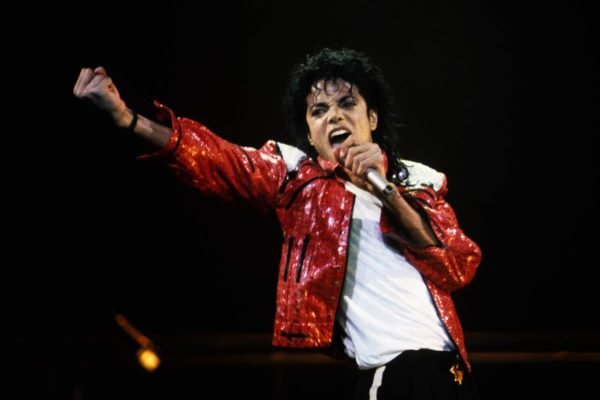Foto colorida de Michael Jackson - Metrópoles