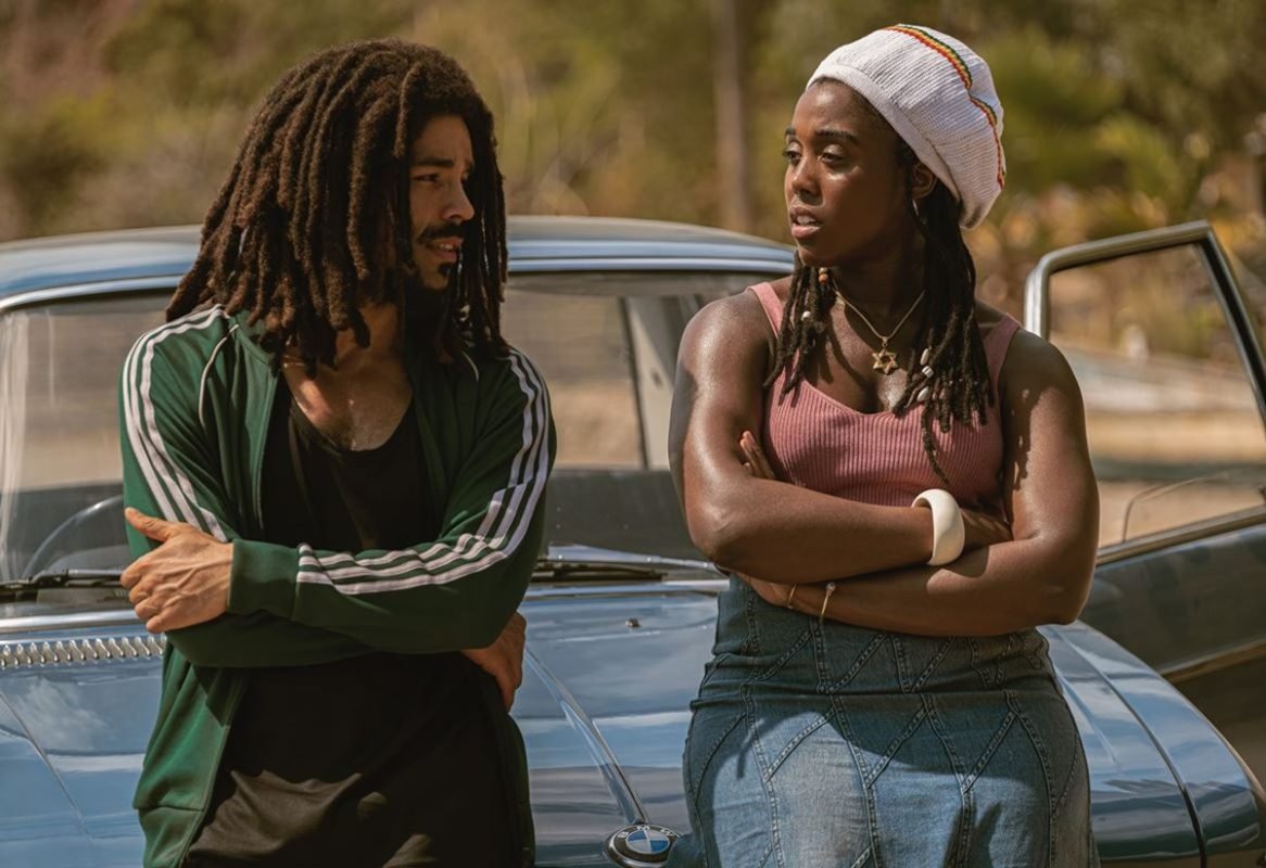 Kingsley Ben-Adir e Lashana Lynch como Bob e Rita Marley em foto de divulgação - Metrópoles