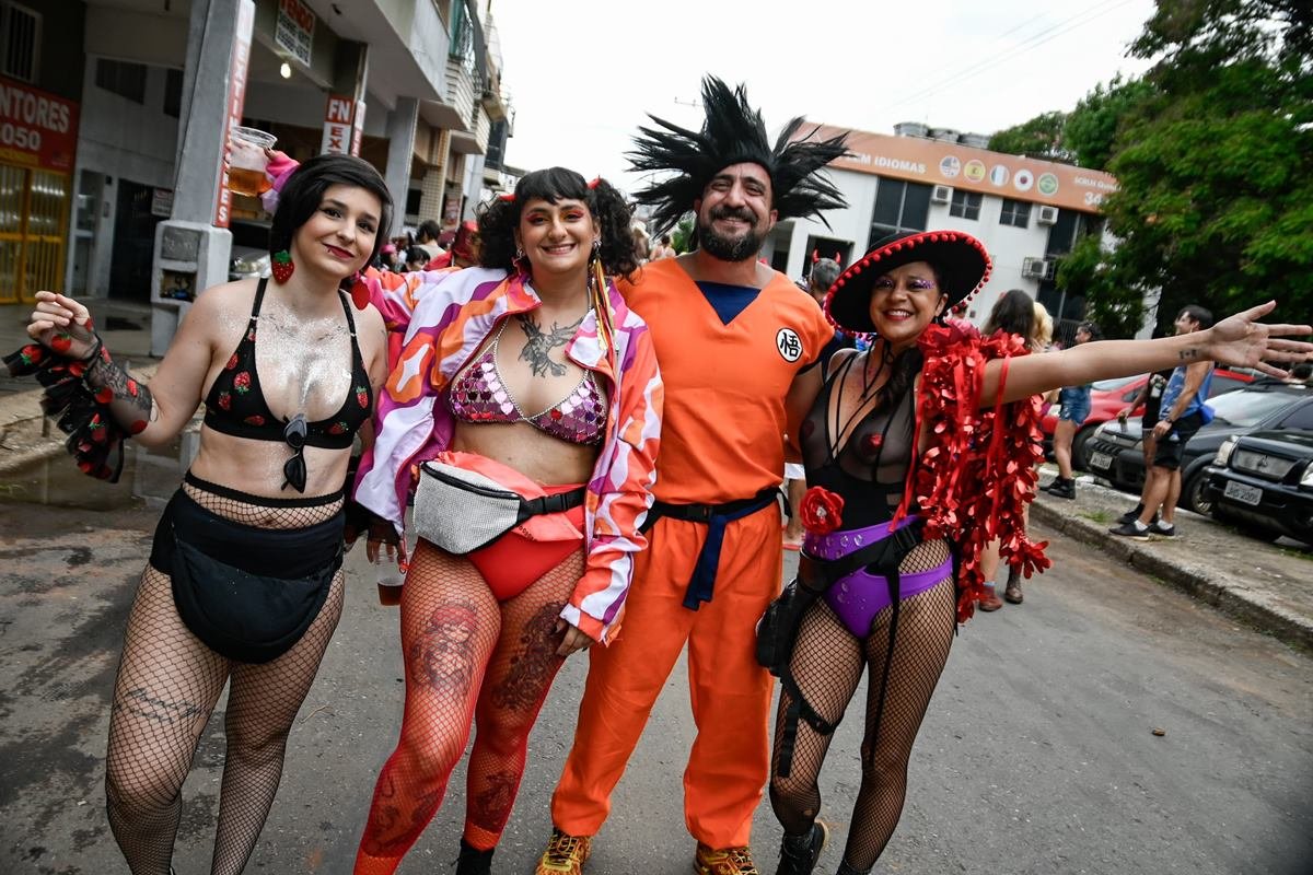 Famosos curtem 2º dia de Carnaval em Salvador. Veja fotos
