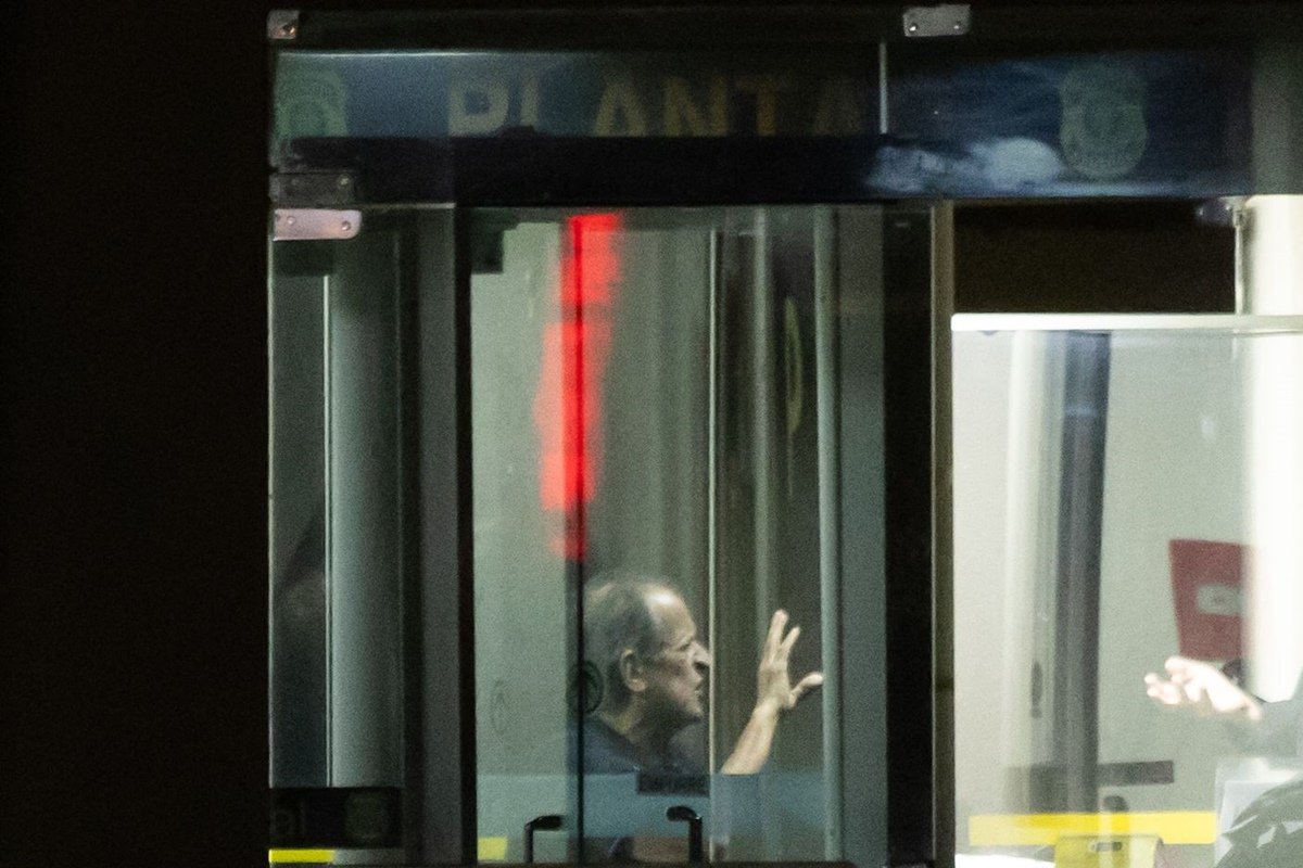 Imagem colorida mostra Valdemar da Costa Neto na superintendência da PF, em Brasília, onde estava preso - Metrópoles