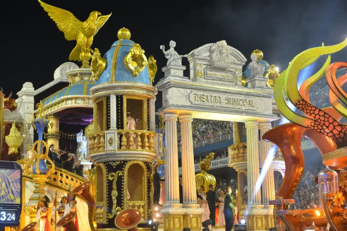 Carnaval Mocidade E Imp Rio Se Destacam Na Noite De Desfiles Em Sp Metr Poles