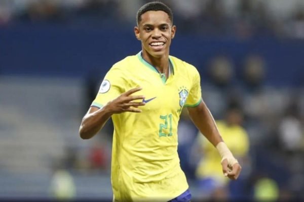 Matheus Reis comemora gol pelo Brasil