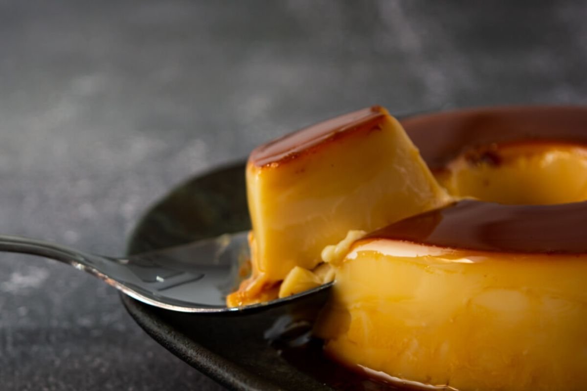 Pudim de rabanada cremoso com sabor de Natal: teste já e fique viciado