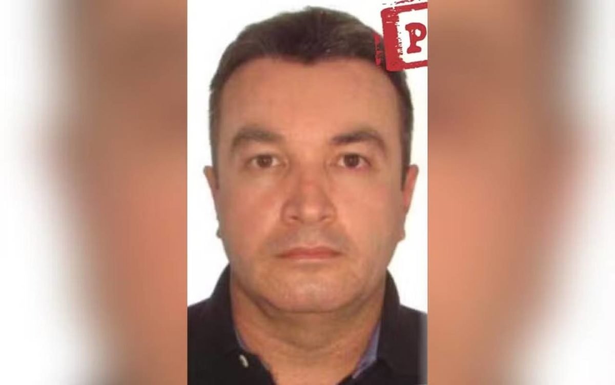 imagem colorida suspeitos de se passarem por diretores de banco para aplicar golpes milionários