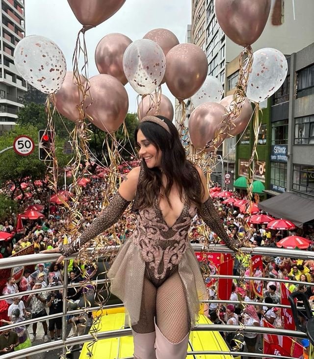 Carnaval 2024: Paolla Oliveira, Bruna Marquezine mais famosos ousam em  fantasias e looks para curtir a folia pelo Brasil. Veja fotos!