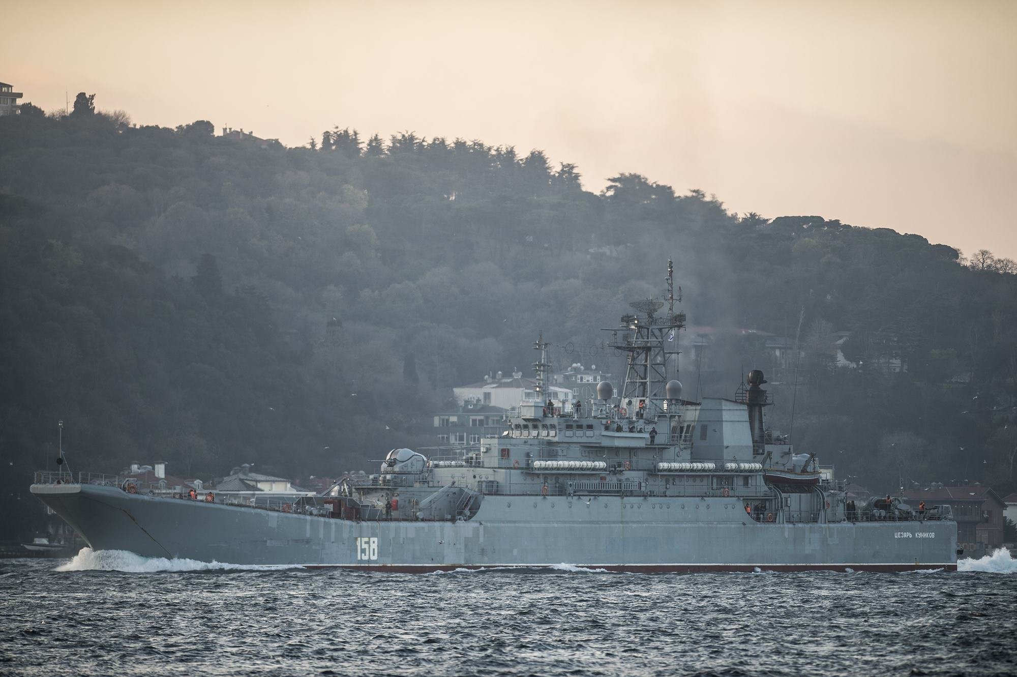Imagem colorida do navio de guerra russo Caesar Kunikov - Metrópoles