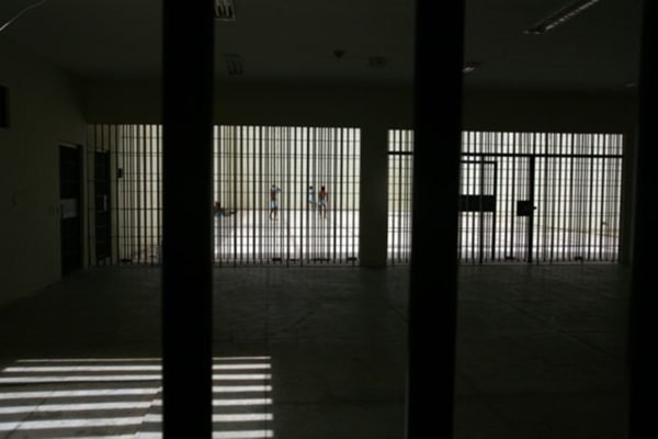 Foto colorida do interior da Penitenciária federal de Mossoró, no Rio Grande do Norte