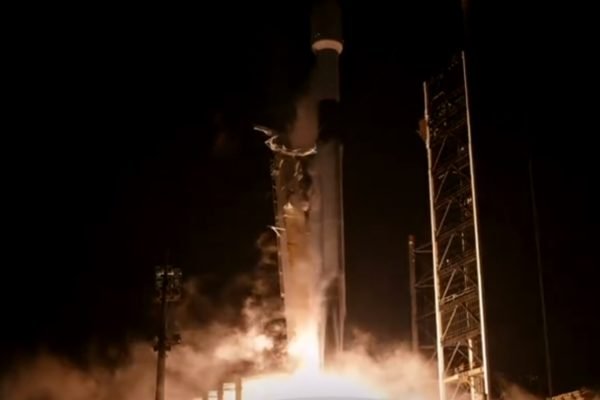 Lançamento de foguete da SpaceX com a ajuda da Nasa para missão privada até a Lua