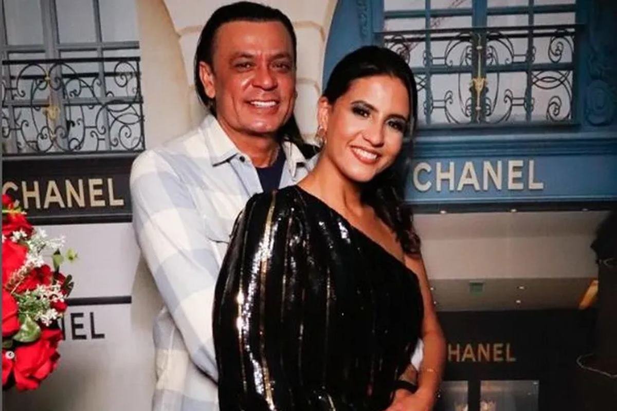 Frank Aguiar e a ex-mulher Carol Santos em foto colorida - Metrópoles