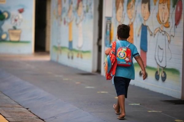 Volta às aulas: pais querem repelente e vacina para dengue nas escolas