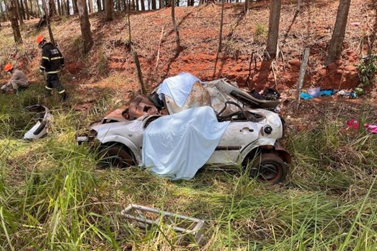 Casal Morre Em Acidente Grave Entre Carro E Caminhão Na Br 376 Vídeo