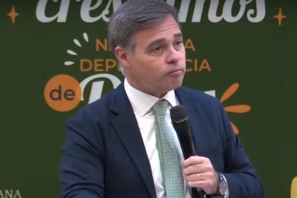 André Mendonça diz que “erro maior” do Brasil é “apoiar terroristas”