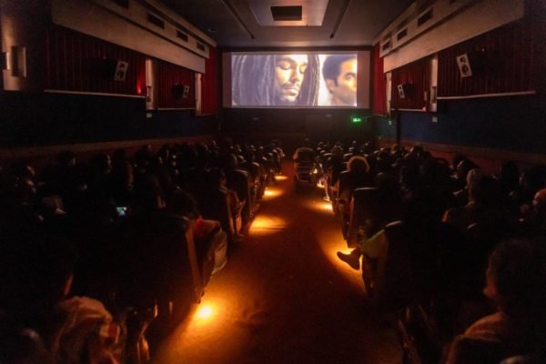 Cinema cheio para sessão do Bob Marley - Metrópoles