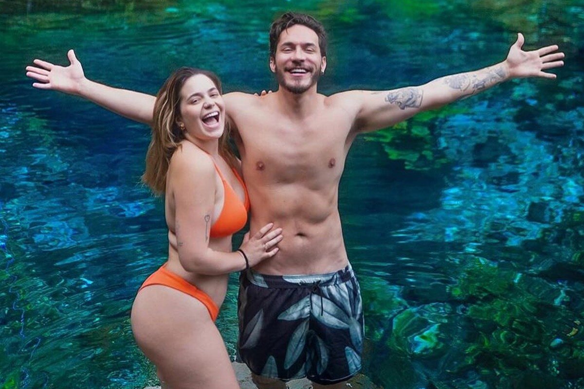 Viih Tube e Eli posam juntos durante viagem - Metrópoles