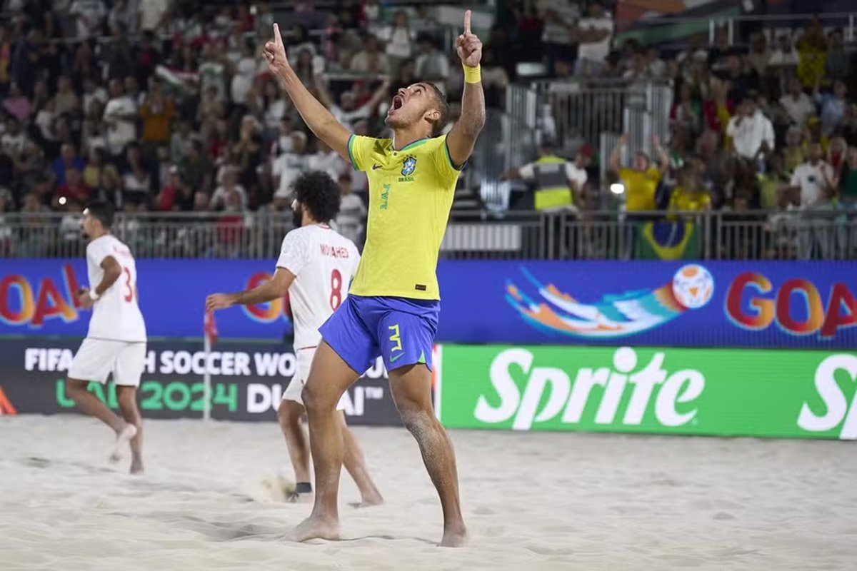 Copa do Mundo de Futebol de Areia Brasil vence Irã e vai para a final