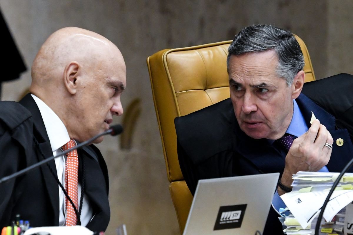 Os ministros do STF Alexandre de Moraes e Luís Roberto Barroso