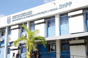 Fachada de delegacia de polícia em Recife - Metrópoles