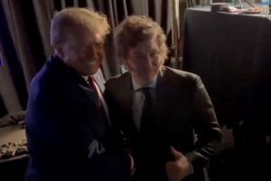imagem colorida Donald Trump no primeiro encontro com Javier Milei - Metrópoles