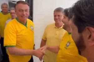 Parlamentares contestam estadia de Bolsonaro no Palácio, em SP