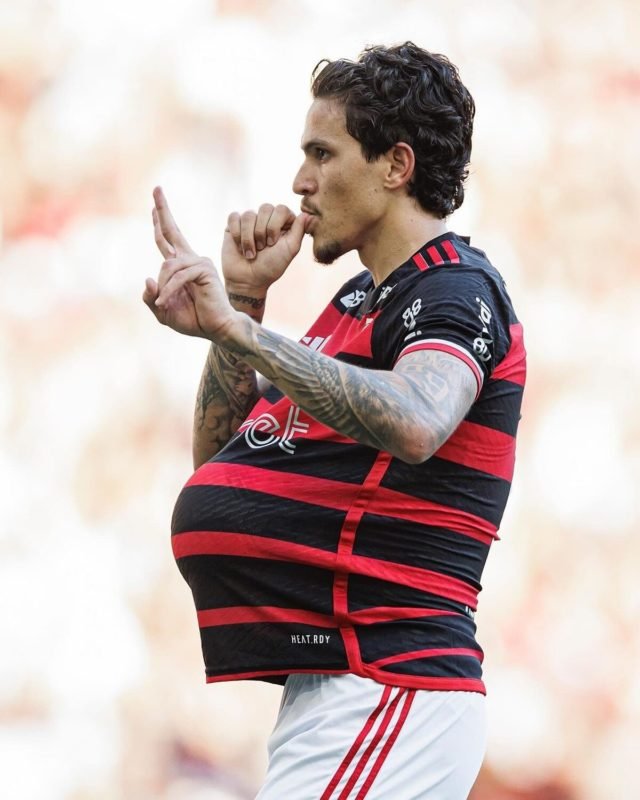 Jogador do Flamengo, Pedro Guilherme anuncia que será pai pela primeira vez, e de gêmeos - Metrópoles