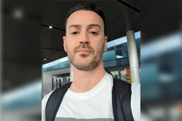 Coluna Mario Sabino - Foto de Sérgio Tavares, jornalista e ativista de direita portugués que foi detido pela PF no aeroporto de Cumbica -- Metrópoles