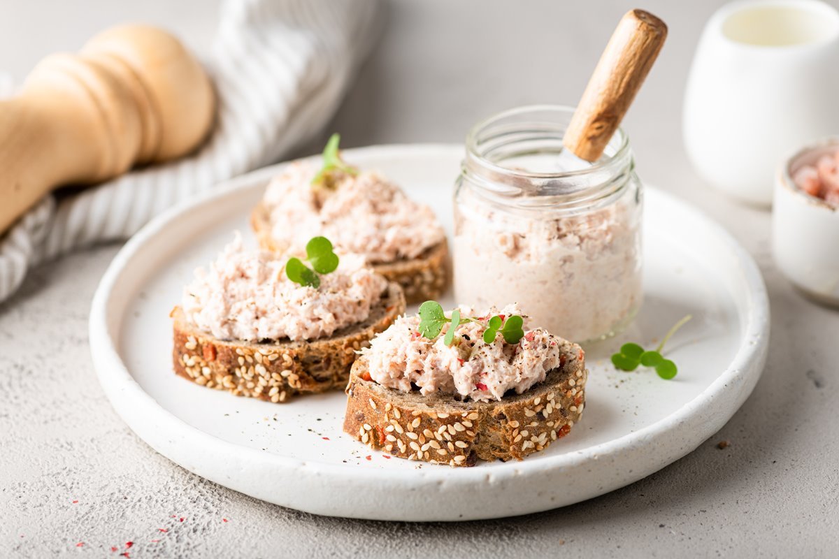 Torrada com patê de atum