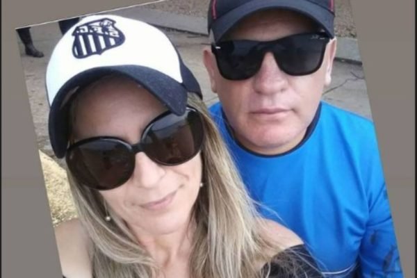 foto colorida de Milene Nistarda, 53 anos, vítima de feminicídio em Tupã (SP); na foto com o marido, Marcelo Nistarda Antoniassi, que foi preso - Metrópoles