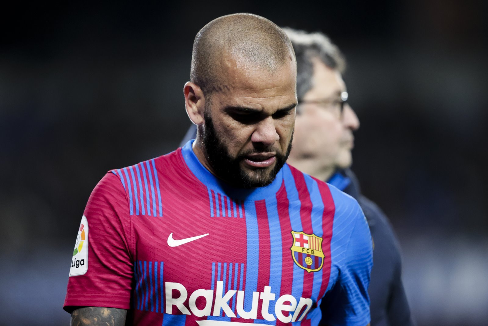 Imagem colorida de Daniel Alves com a camisa do Barcelona - Metrópoles