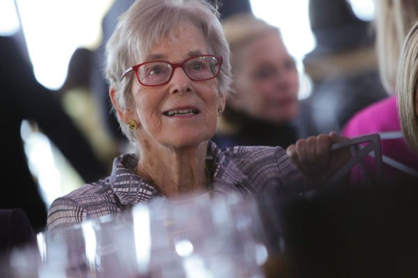 Na foto, professora Ruth Gottesman durante almoço Spirit of Achievement realizado no The Rainbow Room em 17 de maio de 2016 na cidade de Nova York.